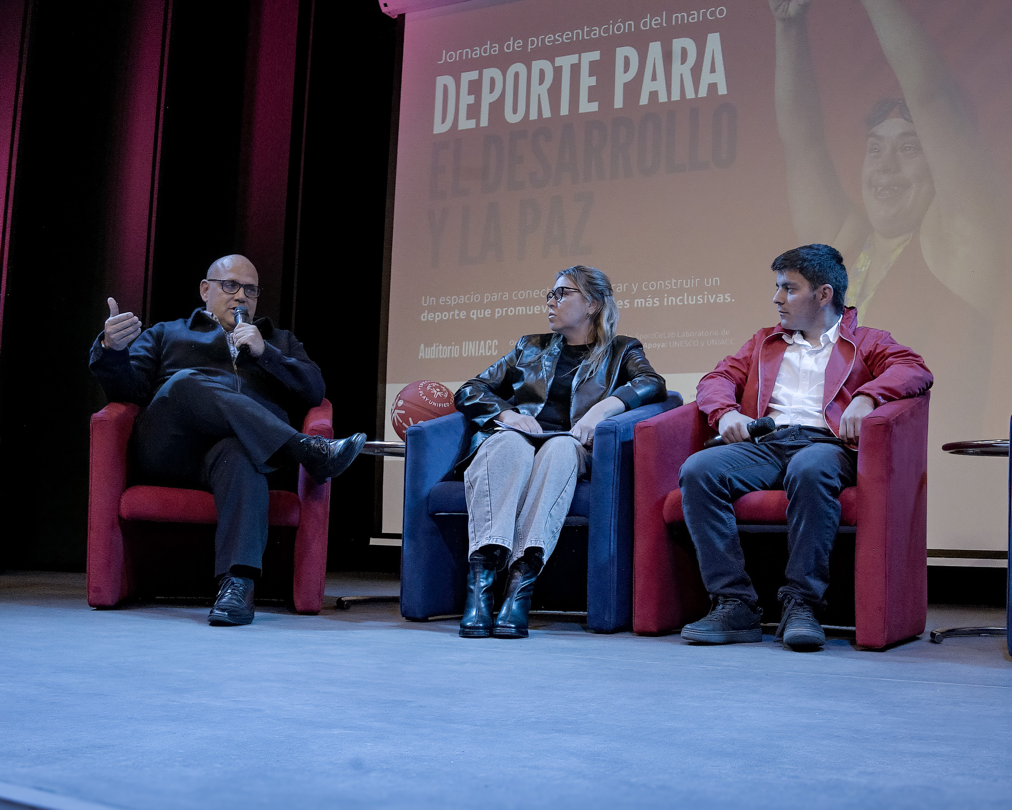 Panel de conversación sobre Deporte para el Desarrollo y la Paz en Universidad UNIACC